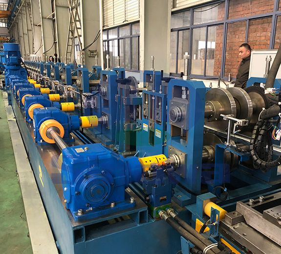 CZ檁條互換生產(chǎn)線,C型檁條生產(chǎn)線,Z型檁條生產(chǎn)線,全自動(dòng)檁條生產(chǎn)線,CZ檁條機(jī)器,CZ檁條機(jī)械制造設(shè)備,冷彎成型機(jī)生產(chǎn)線制造與技術(shù)服務(wù).