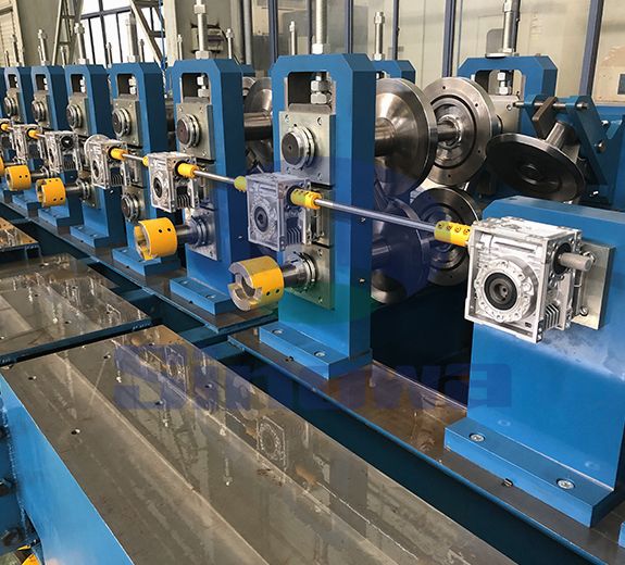 CZ檁條互換生產(chǎn)線,C型檁條生產(chǎn)線,Z型檁條生產(chǎn)線,全自動(dòng)檁條生產(chǎn)線,CZ檁條機(jī)器,CZ檁條機(jī)械制造設(shè)備,冷彎成型機(jī)生產(chǎn)線制造與技術(shù)服務(wù).